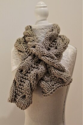 Mens Woodland Cable Keyhole Scarf