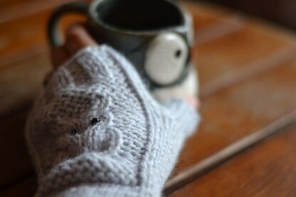 Fingerless gloves with owl detail