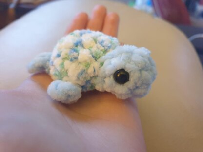 Crochet mummy and baby turtle