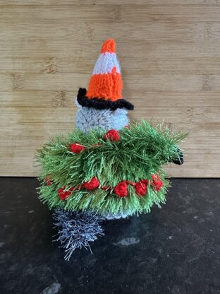(Glasgow) Badger Dressed as a Christmas Tree - Chocolate Orange Cover/Stuffed Toy, Knitting Pattern