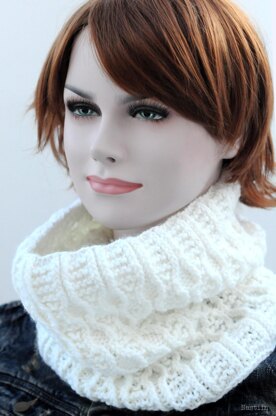 Aline unisex cable knit cowl