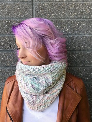 Diamond Stitch Cowl