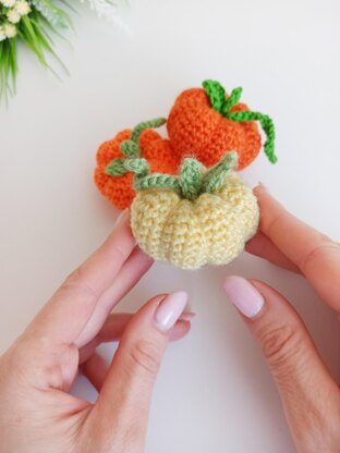 Crochet strawberry pattern, easy crochet keychain NO SEW pattern Crochet  pattern by AmigurumiJoys