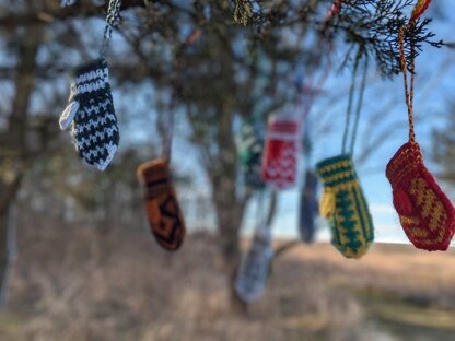 Folk Mitten Ornament