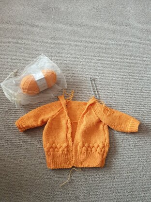 Baby cardi with bubble pattern