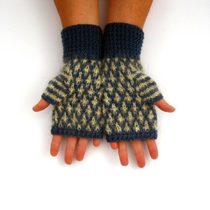 Mosaic Patterned Gloves - knitting pattern