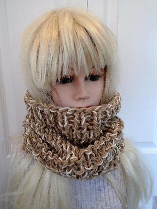 826 -CHUNKY cowl and flower