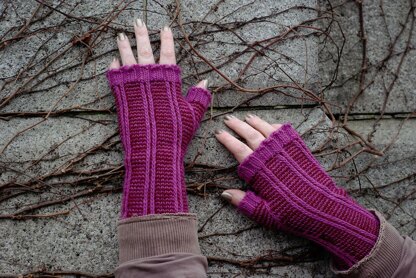 Pinstripes & Chains Mitts