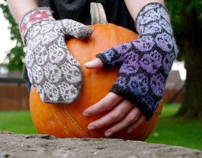 Skull Mittens