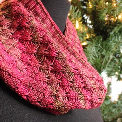 Sugar Plum Cowl