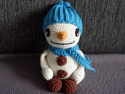 Crochet Pattern for the Snowman Snowy!