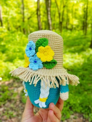 Gnome (girl) in a straw hat