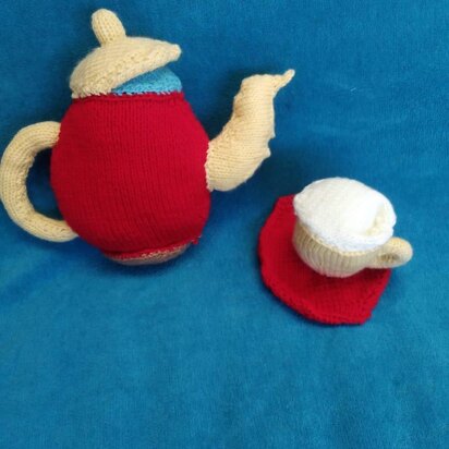 Knitted Teapot and a cup in a saucer ( Mrs. Potts and Chip) - knitting pattern