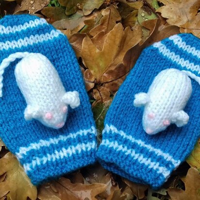 Sugar Mouse Christmas Mittens - knitting pattern