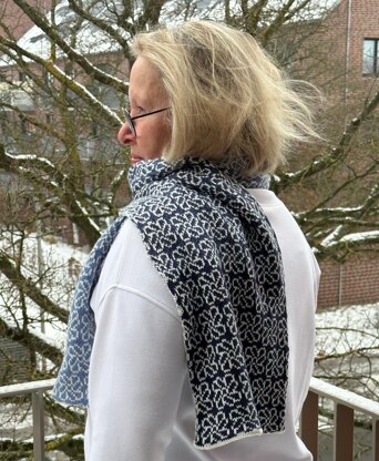 Blue gradient scarf 900