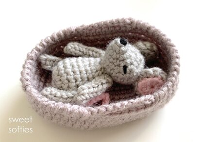 Baby Mouse in Moses Basket