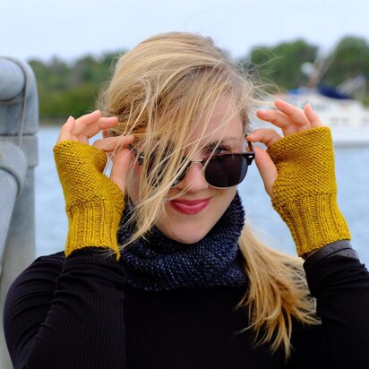 Black Cat Basics: Mitts - knitting pattern