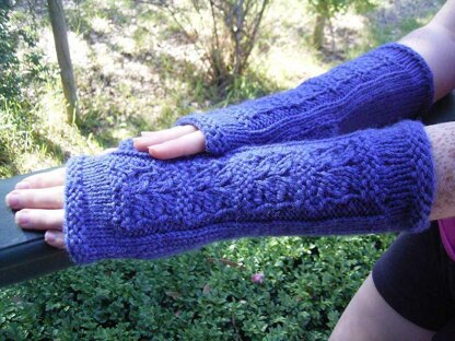 Leafy Squares Fingerless Mitts