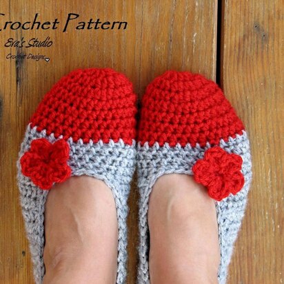 Slippers with small flower