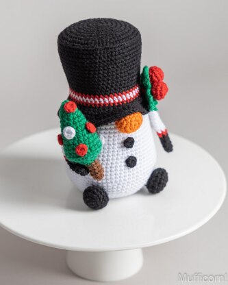 Snowman Gnome with Christmas tree