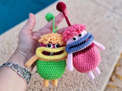 T2 Crochet pattern for key cover. PDF in English and German