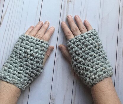 Short and Chunky Fingerless Gloves