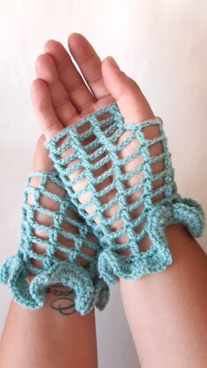 Nix lace crochet gloves