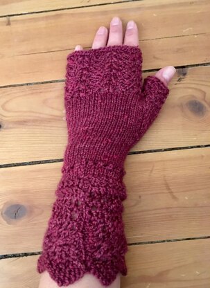 Belladonna fingerless gloves