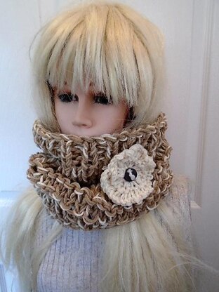 826 -CHUNKY cowl and flower