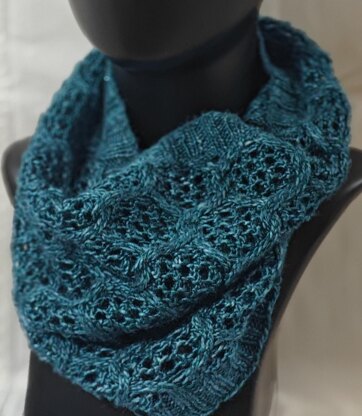 Chain Link Cowl