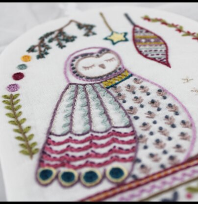 Un Chat Dans L'Aiguilles Christmas Owl Printed Embroidery Kit