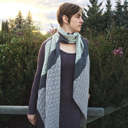 Lace Tipped Shawl - knitting pattern