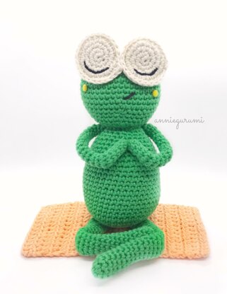 Yogi Frog Amigurumi