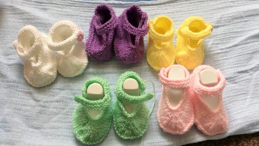 Baby shoes hotsell knitting pattern