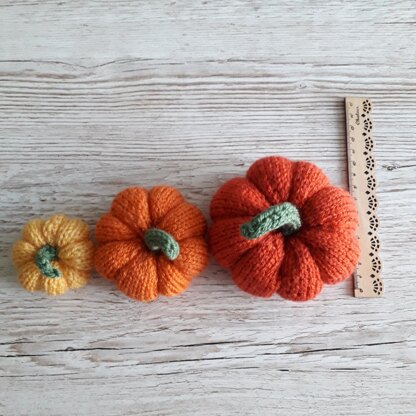 Easy knitted Pumpkins