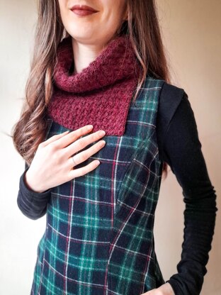 Berry Kiss Cowl