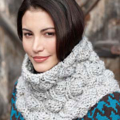 Pod Stitch Cowl in Lion Brand Wool-Ease Thick & Quick - L0674