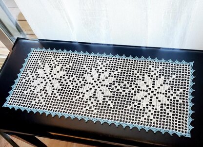 Snowflake Table Runner