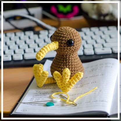 Kiwi amigurumi bird