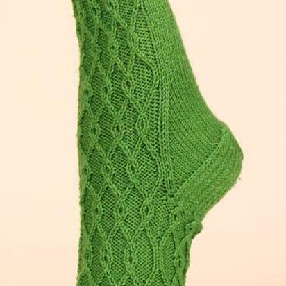 Intertwined socks - knitting pattern