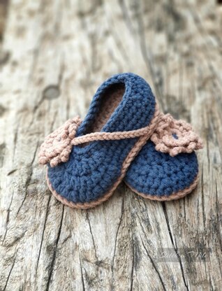 Baby Mary Janes ,  baby bootie crochet pattern - 2 trim variations