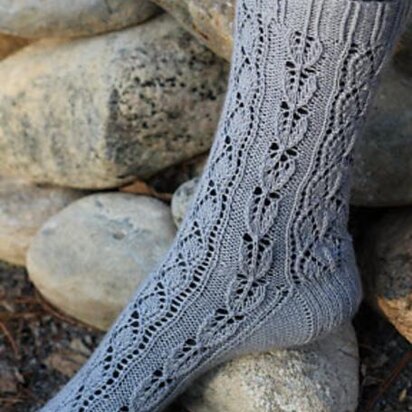 Leafy lace socks - knitting pattern