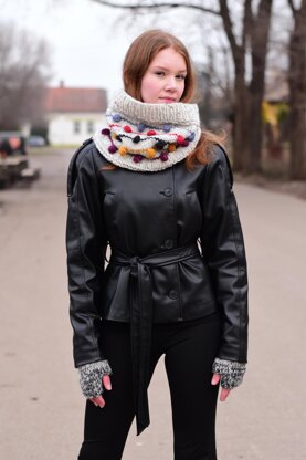 Lanterns knit cowl with bobbles