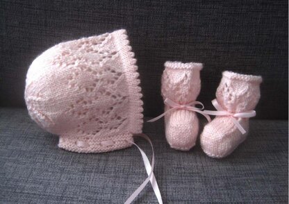 Olivia Bonnet & Booties Set (DK)