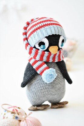 Pompom hat penguin