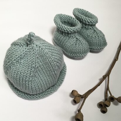 Gumnut Hat and Booties Set BJ53