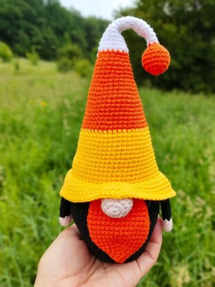 Gnome candy corn