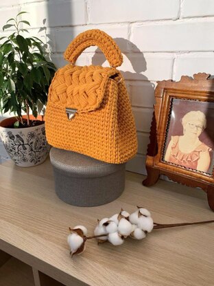 Crochet Handbag Pattern, Easy T-Shirt Yarn Purse