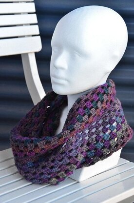 Cowl with Squares Crochet Pattern