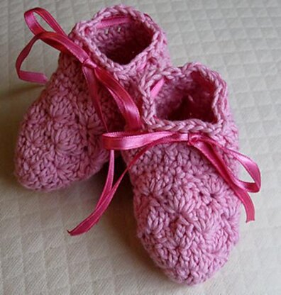 Scalloped Baby Booties Crochet Pattern